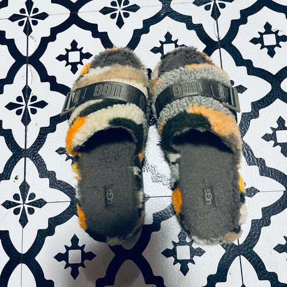 Ugg Slippers - Picture 3 of 3